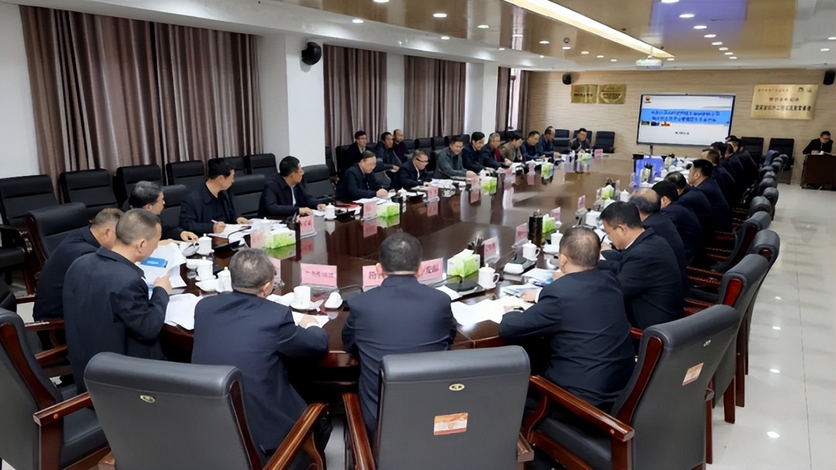 <b>延长石油油田公司召开钻井队伍管理对标座谈会</b>