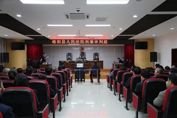 <b>汉中市略阳县：旁听庭审敲警钟 警示教育筑防线  </b>