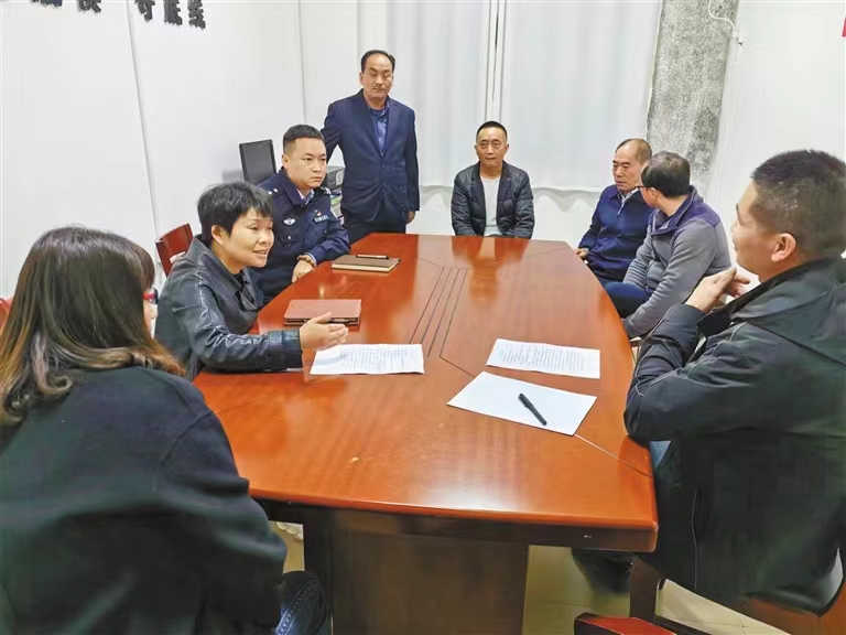 <b>商洛市镇安县：建好“聊天室”化解百姓事</b>