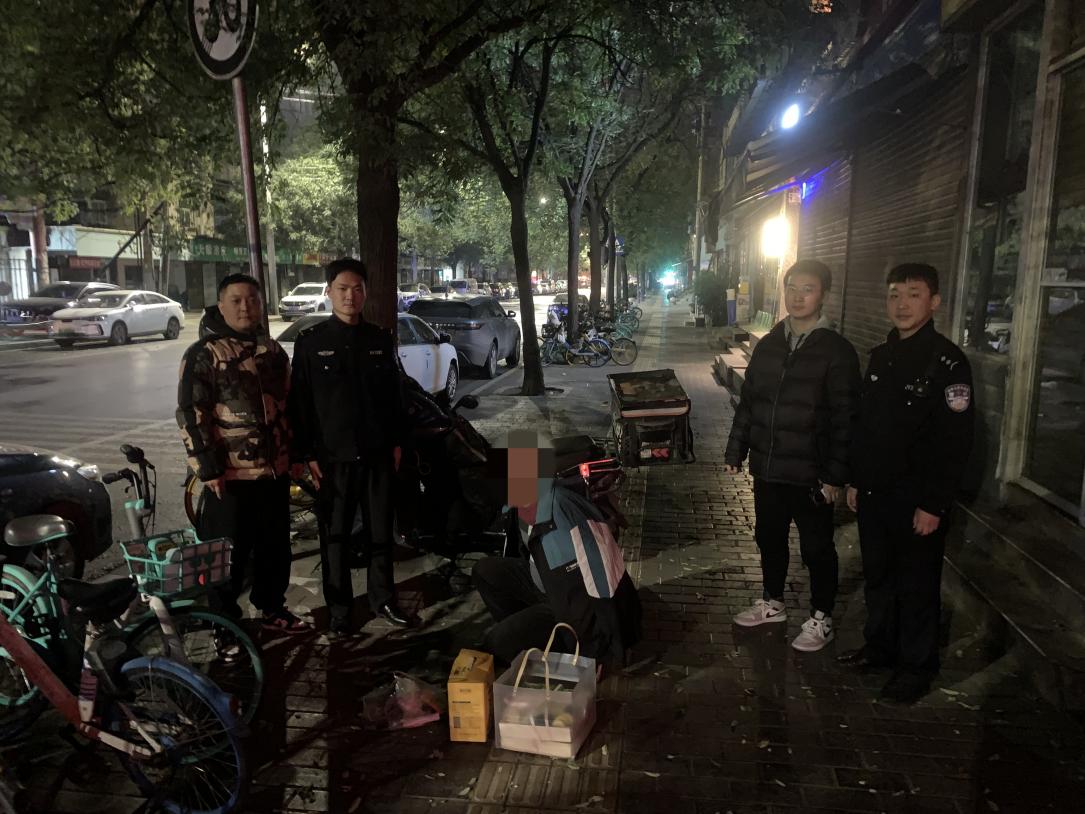 <b>小哥送外卖未拔钥匙电动车被盗 民警追踪两小时破案</b>