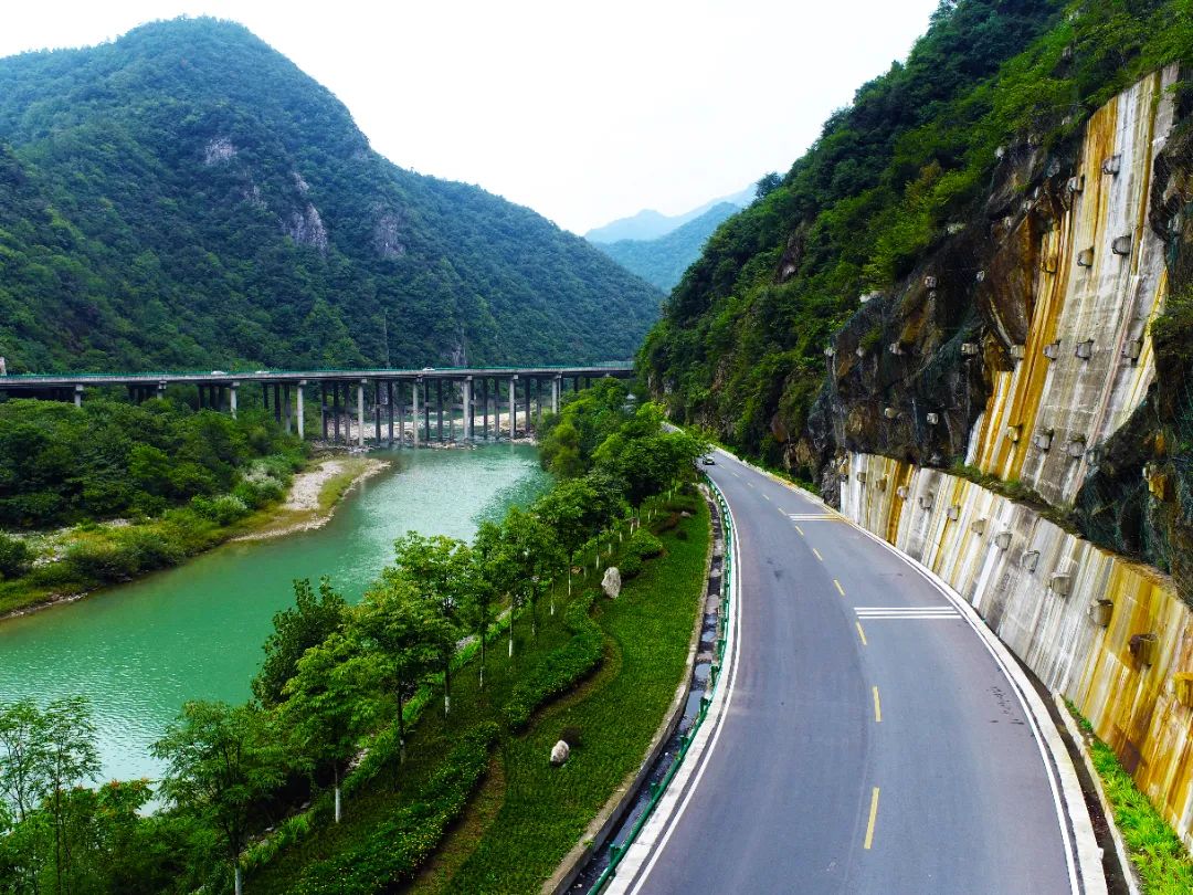<b>汉中市首条智慧公路试点工程建成投用</b>