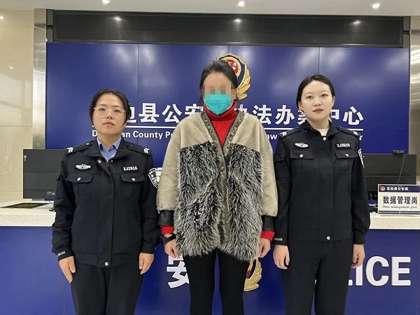 <b>榆林市定边县一女主播以低俗、淫秽言辞博取眼球被处罚</b>
