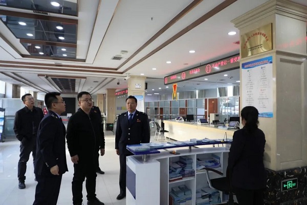 <b>国家税务总局榆林市税务局：领导干部下基层 接近一线促提升  </b>