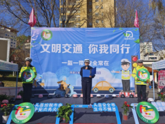 文明交通 你我同行 凤县公安交警开展122“全国交通安全日”主题宣传活动