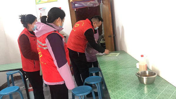 <b>商洛市退役军人事务局开展争创全国文明城市志愿服务活动  </b>