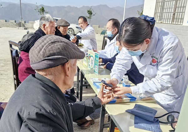 <b>汉中市宁强县开展“凝心铸魂强根基 团结奋进新征程”主题教育义诊活动</b>