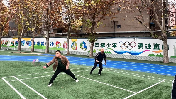 <b>灞桥区东城二小教育集团举行2023年教职工羽毛球比赛  </b>