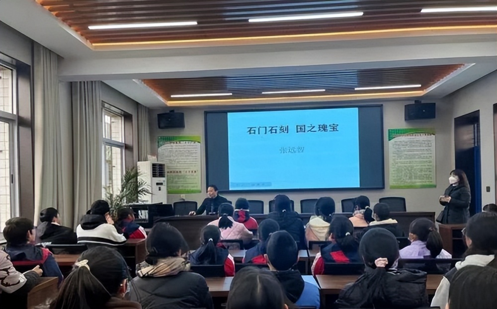<b>汉中市汉台区文化馆开展“石门十三品”书画进校园活动</b>