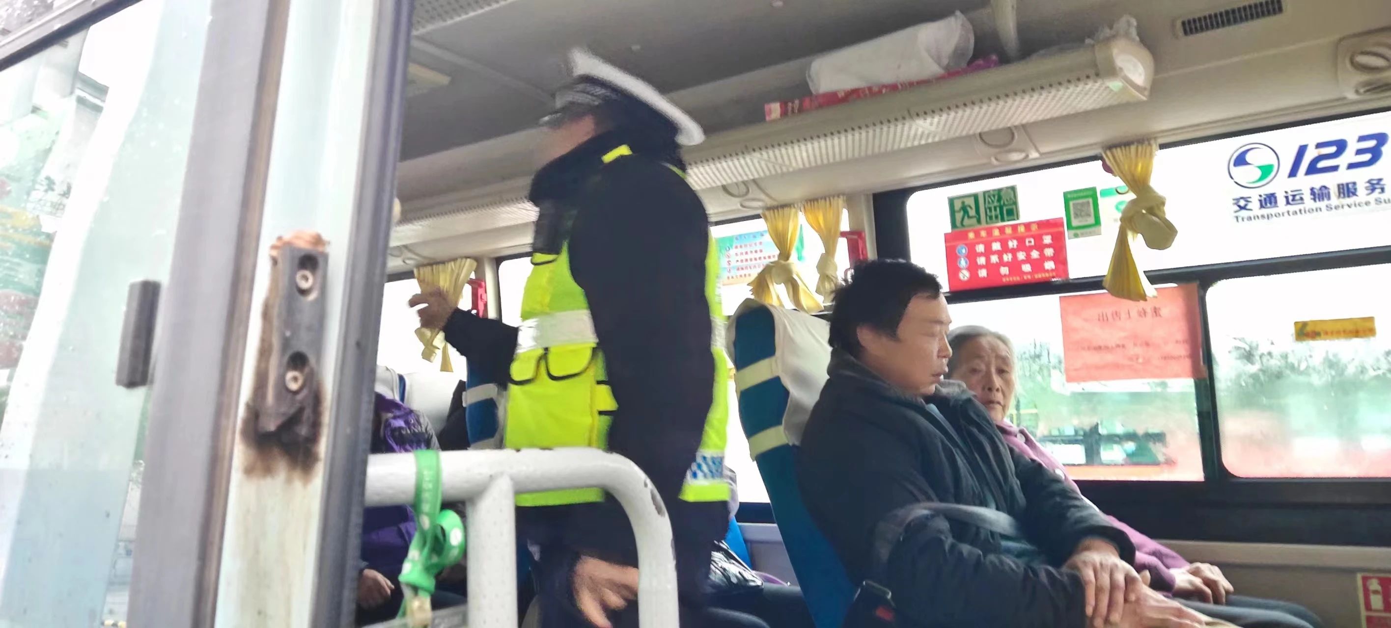 <b>汉中市公安局南郑分局：强化客运车辆安全检查 筑牢冬季交通安全防线</b>