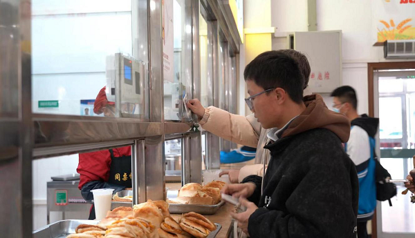 <b>商洛市柞水县：让数据多跑路  让师生少跑腿</b>