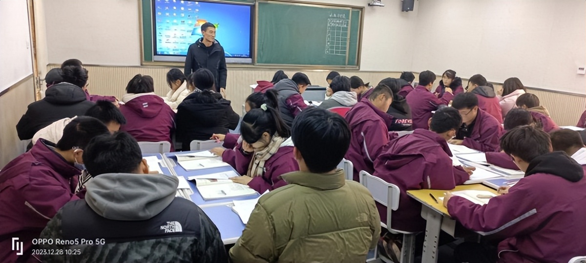 <b>“名师+”研修共同体引领地理教学研讨 助力学校教育改革</b>