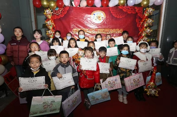 <b>铜川市耀州区佳艺艺术培训学校举行庆元旦书画展</b>