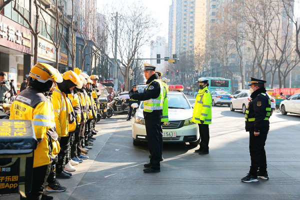 <b>宝鸡金台交警开展“岁末年初道路交通秩序”整治行动“剑指”交通乱象</b>