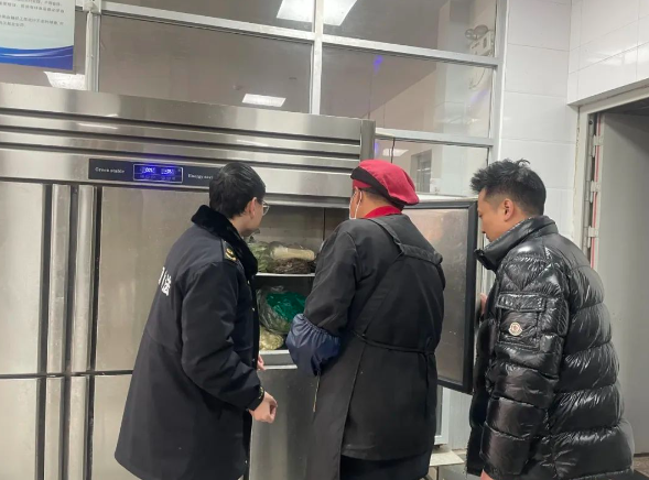 <b>汉中市汉台区河东店镇市监所开展岁末年初“一老一小”食品安全守护行动</b>