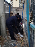 <b>小伙街头醉酒倒地不省人事 新城公安及时救助</b>
