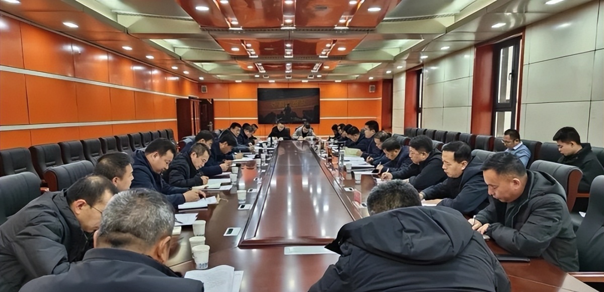 <b>延安市吴起县委副书记、县长张宏江深入各镇街开展调研</b>