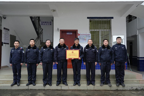 <b>汉中市勉县公安局开展送奖下基层活动</b>