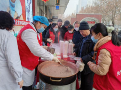 <b>雁塔区各街道总工会开展“送粥送福 暖心相伴”爱心活动</b>