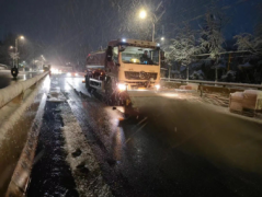 宝鸡市渭滨区应急除冰铲雪 为市民出行保驾护航