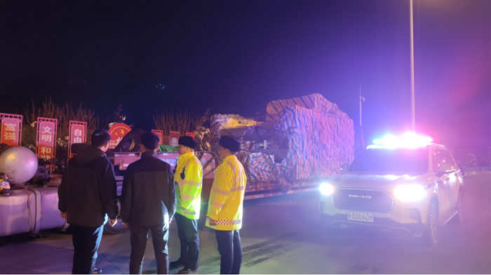 <b>宝鸡市渭滨区交警大队：企业遇难题 铁骑来护航</b>