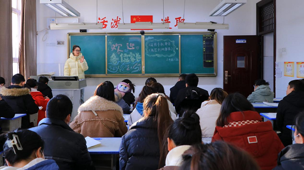 <b>灞桥区热电小学召开期末家长会：家校携手育英才 砥砺前行赢未来</b>