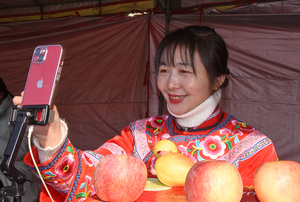 <b>汉中市宁强县举办“羌州好物·助农惠民”暨电商促消费年货节活动</b>