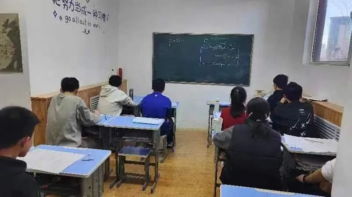 <b>遣散补课学生并要求退还费用 ，榆林市高新区查处多家违规培训</b>