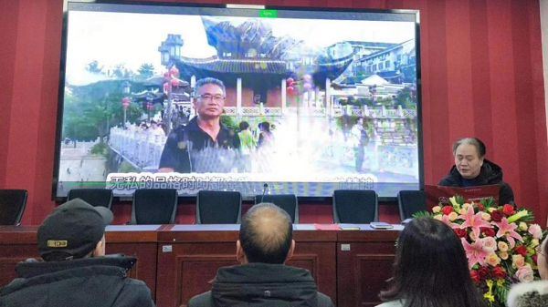 <b>西安市宇航中学隆重举行教师荣休典礼</b>