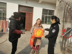 <b>周至公安：暖心无国界 服务见真情</b>