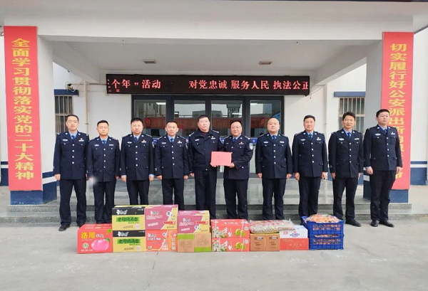 <b>靖边县公安局党委开展春节前集中走访慰问活动</b>