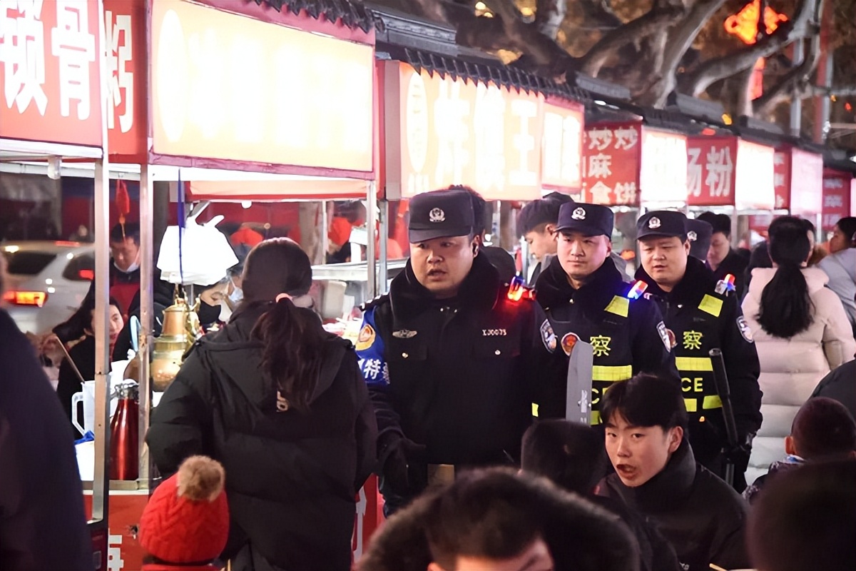 <b>周至公安警力下沉 为百姓“巡”出平安年</b>