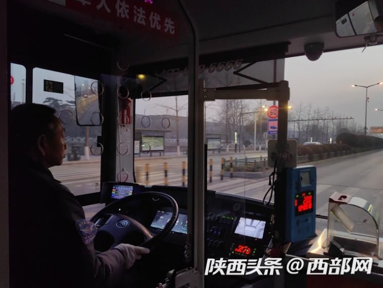 <b>新春走基层丨“不打烊”的公交车司机守护温暖出行路</b>