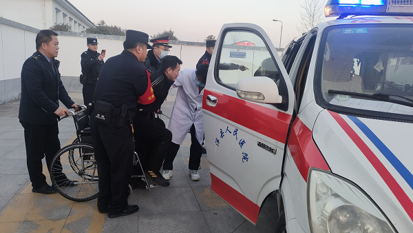 <b>暖心服务！旅客突发疾病  朱鹮高铁站工作人员紧急救援</b>