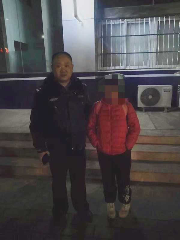 <b>女童离家出走 汉中市民警连夜找回 ！</b>