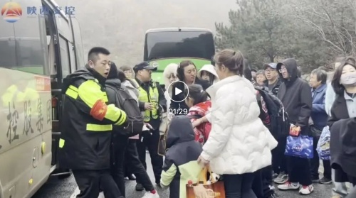 <b>暖“心”闻 | 52名乘客受困旅途 西汉高速火速救援</b>