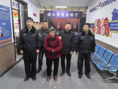 <b>老人走失14小时 西安新城民警全力将其寻回</b>