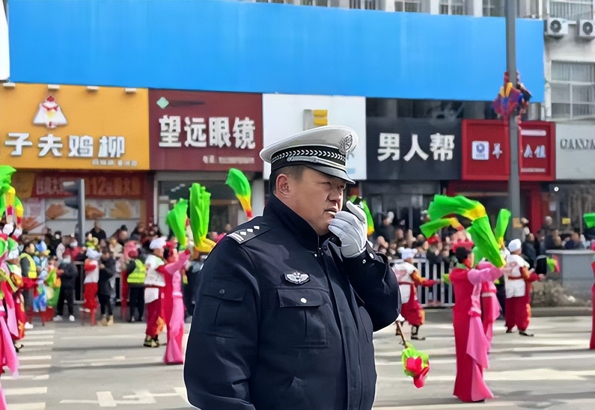 <b>2024“陕北榆林过大年”火爆出圈 榆林交警全力护航</b>