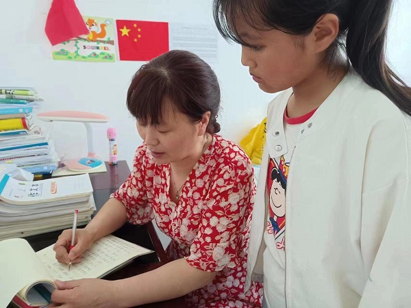 <b>商洛市教师李娜—点燃生命之光  照亮人生道路  </b>