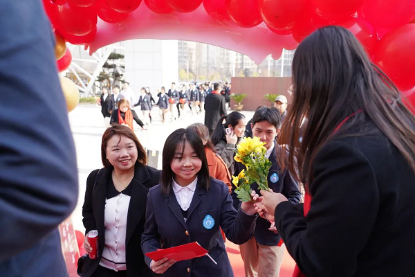 <b>青春作伴 逐梦远航 西安市东城第二学校首届毕业生中考启程仪式隆重举行</b>