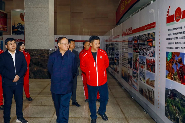 <b>延安精神研究会会长阚延军到吴起采油厂调研指导工作</b>