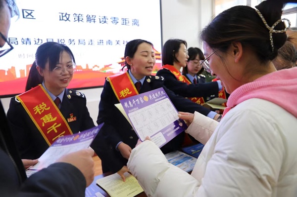 <b>国家税务总局靖边县税务局开展学雷锋志愿服务活动</b>