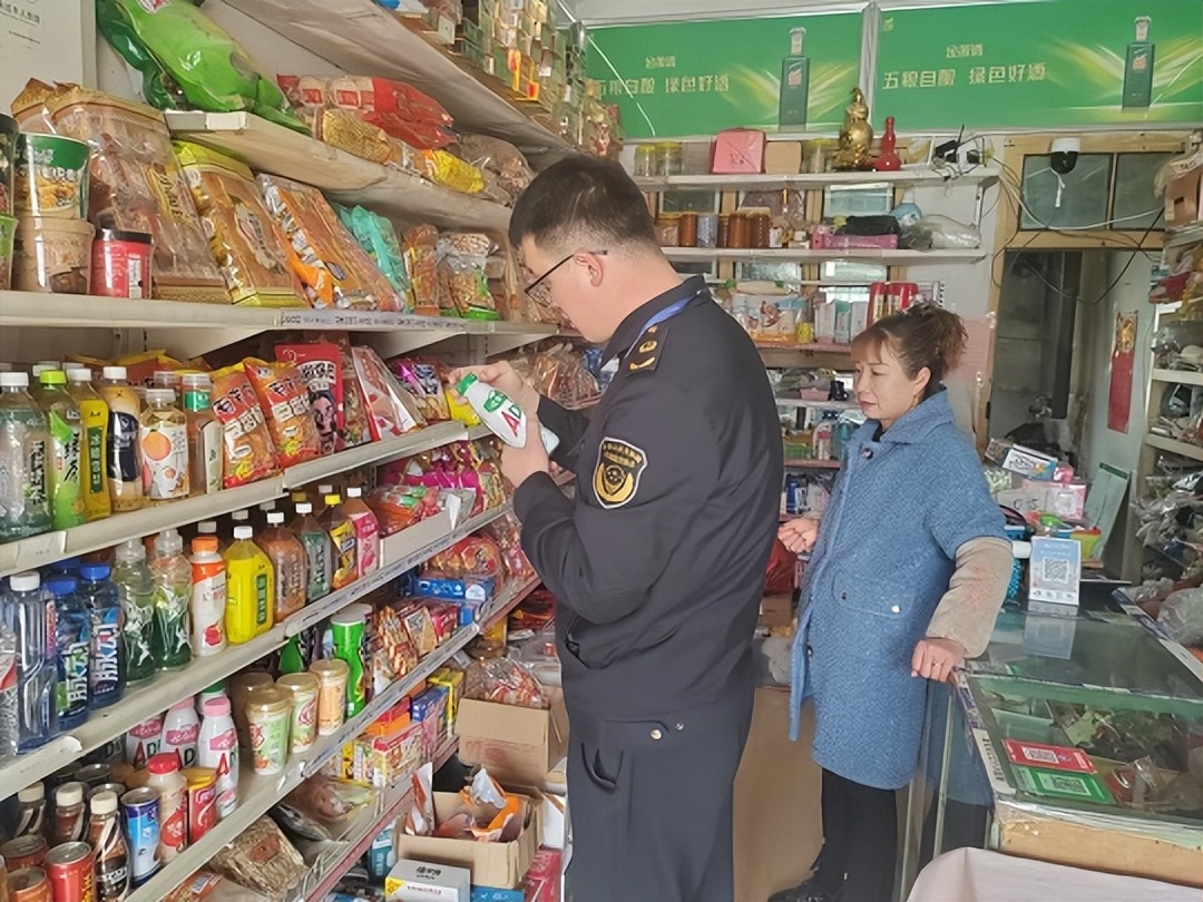 <b>宝鸡市太白县市场监督管理局：从严从细排查 守护舌尖安全</b>