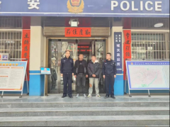 <b>男孩离家出走 西安周至公安“警”急寻回</b>