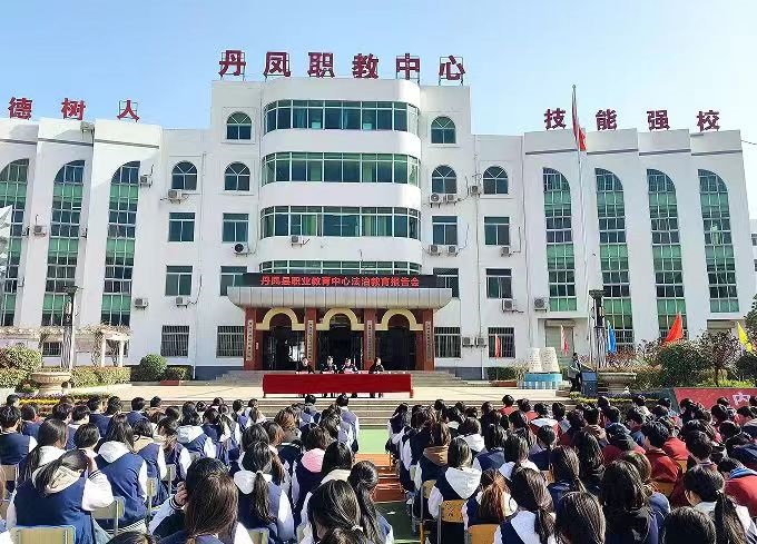 <b>商洛市丹凤县公安局开展禁毒知识进校园活动</b>