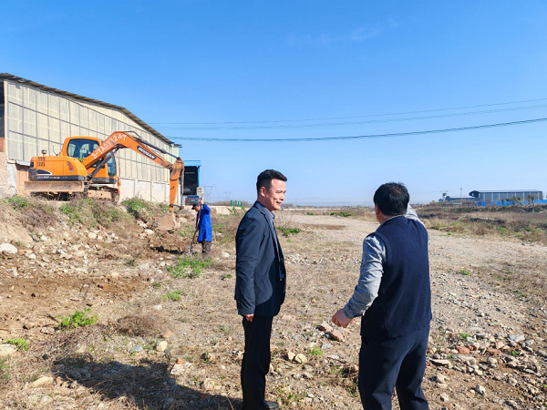 <b>宝鸡市眉县横渠镇：河道清理进行时 碧水绿岸展新颜</b>