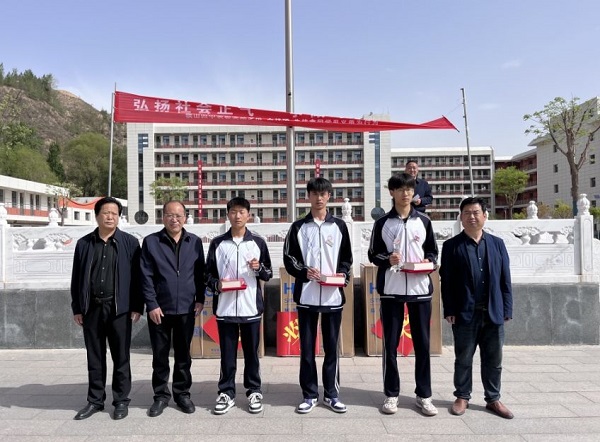<b>榆林市横山区3名中学生勇救落水儿童</b>