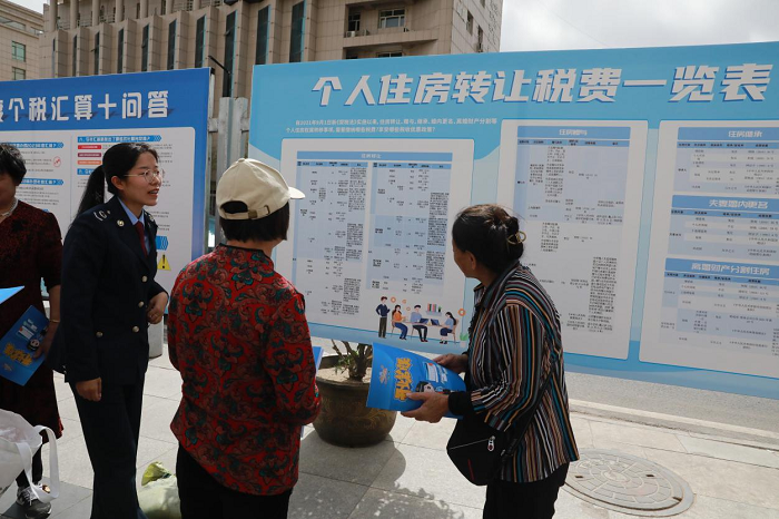 府谷县税务局开展“税助发展 向新而进”税收宣传月活动