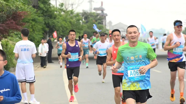 <b>汉台区成功举办2024最美油菜花海·汉中旅游文化节第三届花海半程马拉松赛</b>