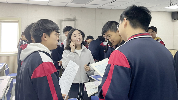 <b>思政引领未来——灞桥区送教活动为庆华中学十九中师生注入新活力  </b>