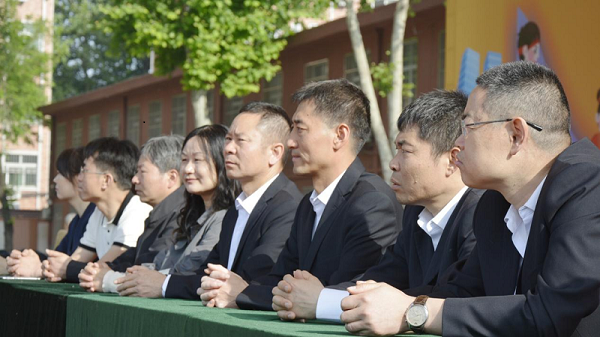 <b>西安市第六十二中学春季田径运动会开幕 青春风采闪耀赛场</b>